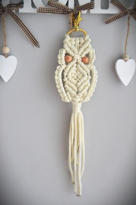 Ručne robená makramé kľúčenka sovička (boho štýl),