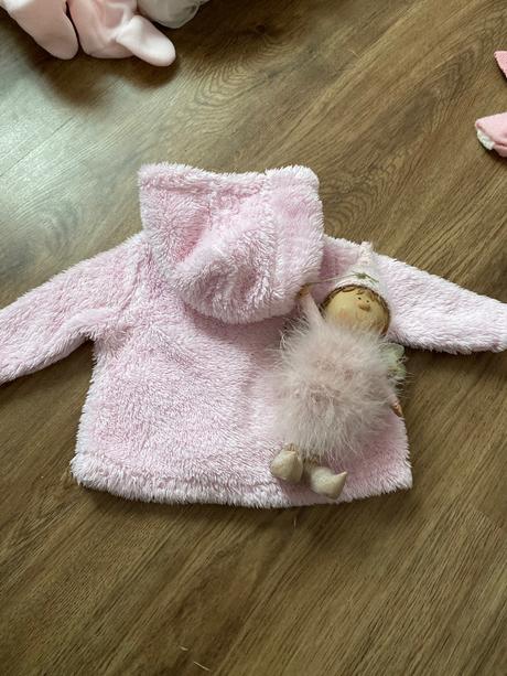 Ružový kabatik, 56