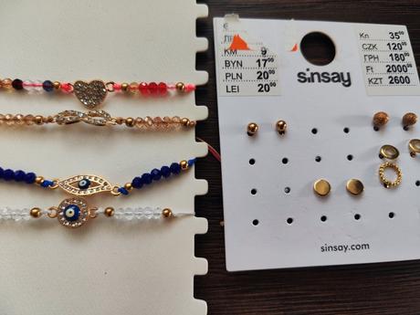 Náramky, náušnice,