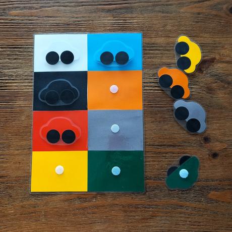 Farebná priraďovačka autá, 