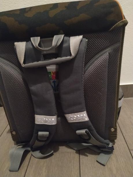 Originálna kvalitná a imidžová army školská taška, 