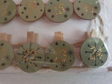 Adventný kalendár zo štipcov, 