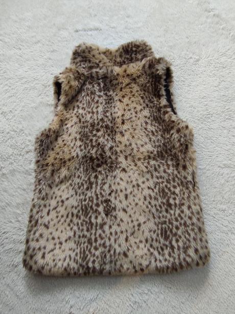 Teplá tigrova vesticka, 140