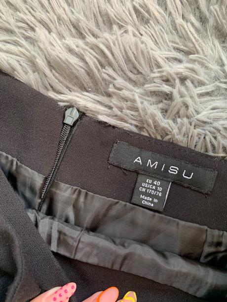 Čierna prekladaná sukňa na zips amisu, amisu,l