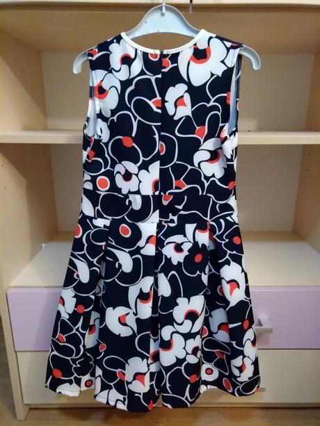 Šaty a bolerko s poštovným, 146