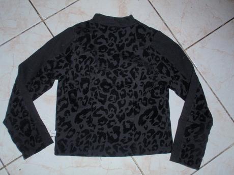 Zamatové čierne sako, 122