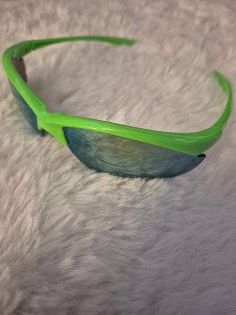 Športové detské slnečné okuliare,