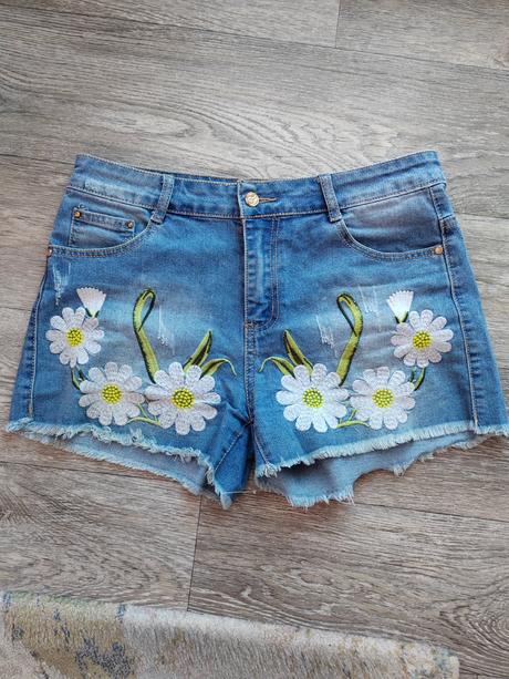Šortky s výšivkou, m