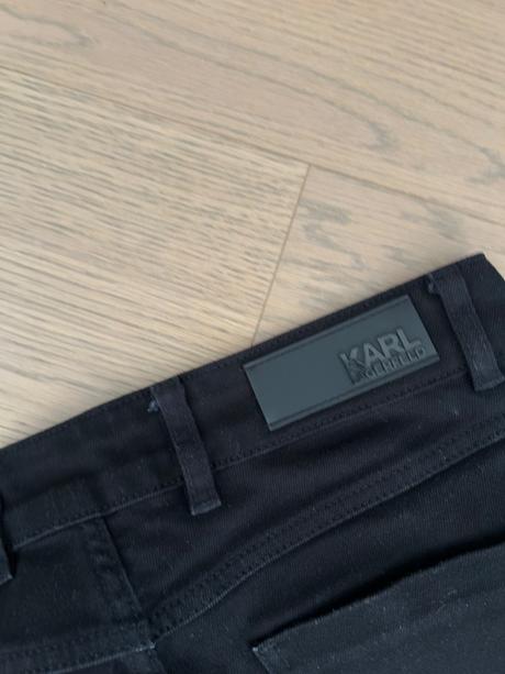 Karl lagerfeld s džínsy, s
