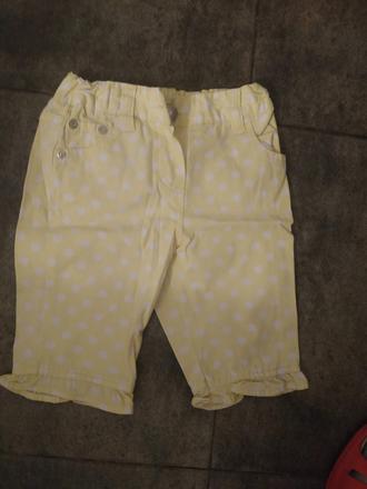 Kraťasy, žlté s bielymi botkami 2 - 3 rôčky, cherokee,92