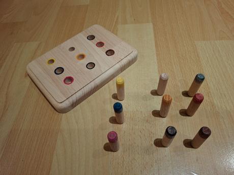 Montessori, učenie farieb, uchop, geoboard, 