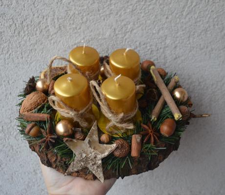 Adventný veniec na dreve zlatý, 