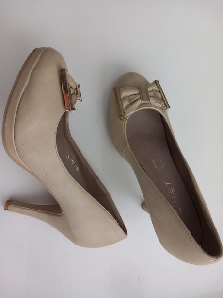 Bežove lodičky, 38