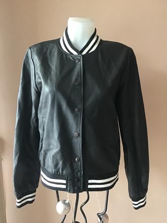 Pekná koženkova bunda, 40