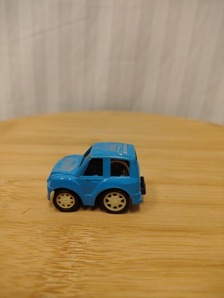 Modré autíčko na zotrvačník, mini racer, 5 cm, 