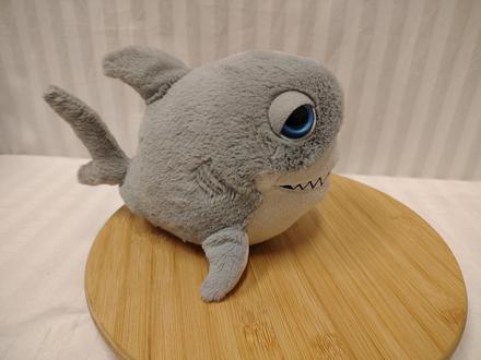 Plyšový sivo biely žralok, ocean buddies, 27 cm, 