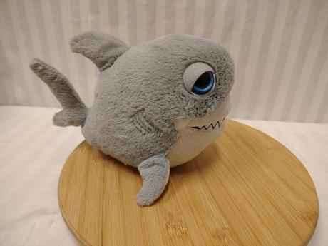 Plyšový sivo biely žralok, ocean buddies, 27 cm, 