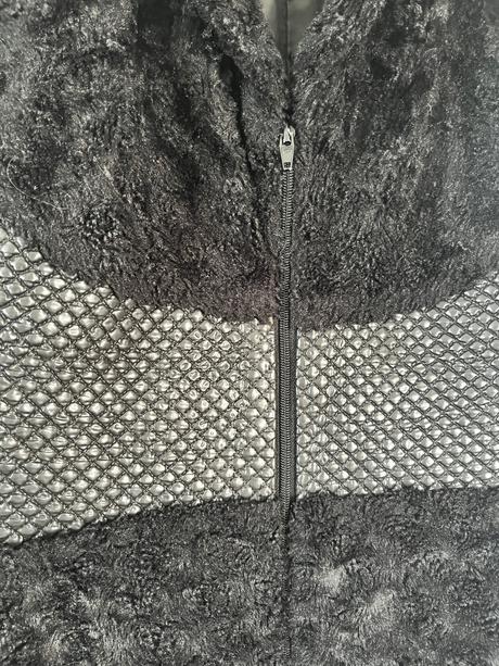 Týlová čierna vesta (kožušina + koženkový detail), m