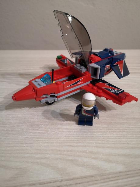 Lego city 60177 stíhačka leteckej show,