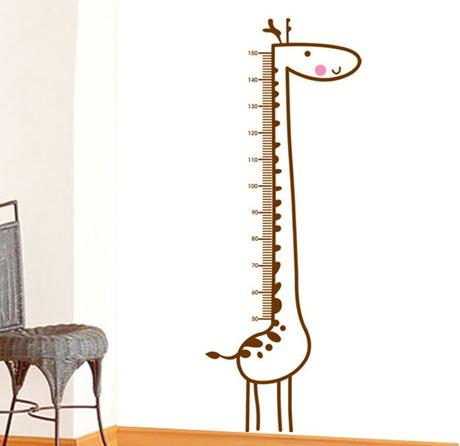 Nálepka na stenu - žirafa s metrom,
