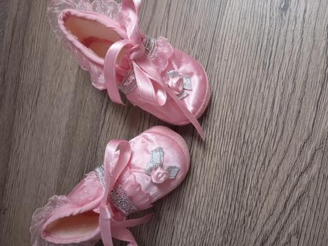 Slávnostné topánočky, 19