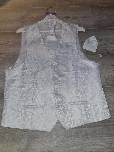 Svadobna vesta, 48 / 52