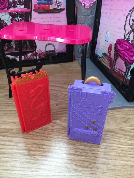 Kniha pre bábiky dcér after high, 