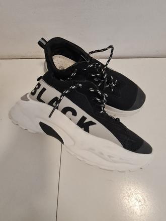 Tenisky, 37