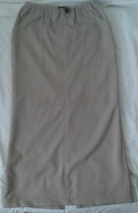 Športový kostým s dlhou sukňou, l