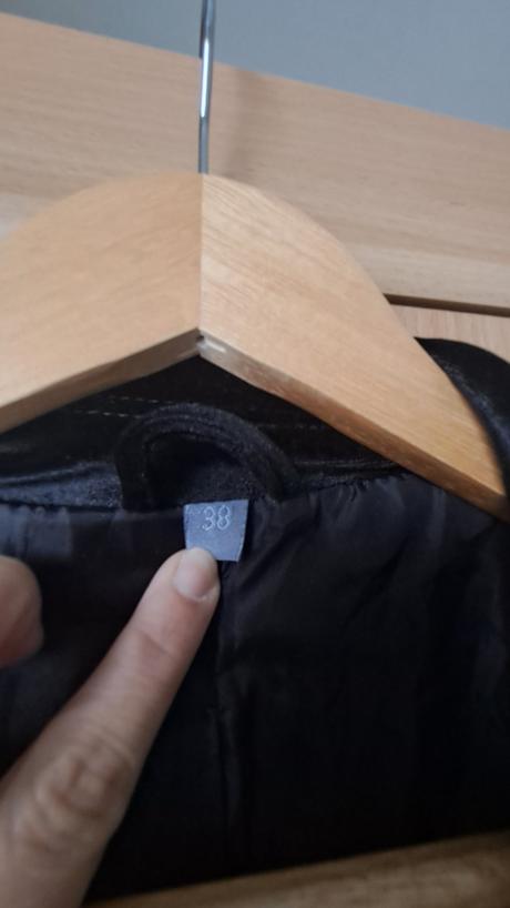 Čierne trblietavé sako, 38
