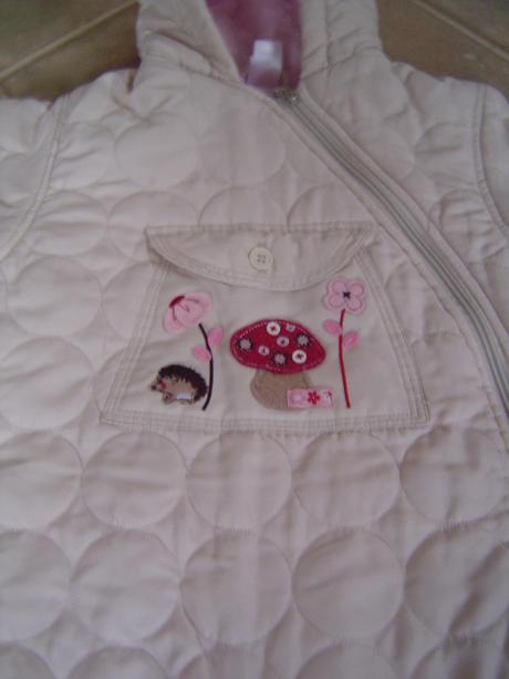 Overalík s ježkom a muchotrávkou, c&a,74