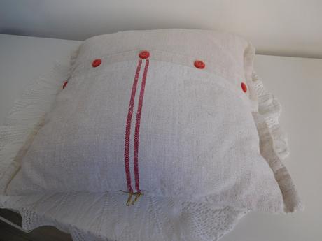 Vankúše menšie , vačšie, podlhovasté,, 