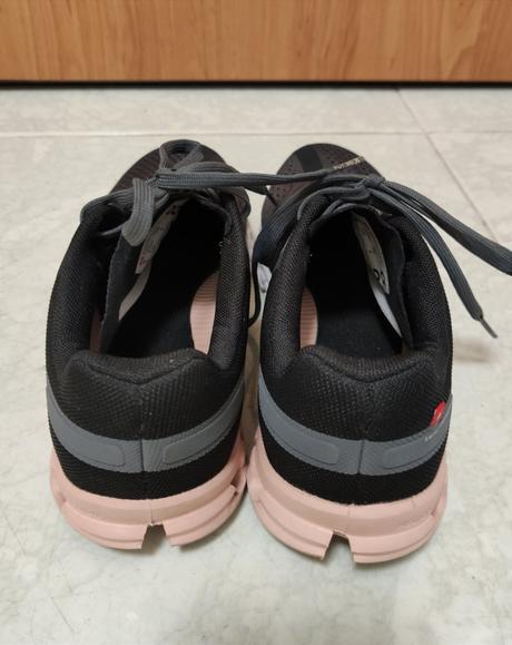 Tenisky on cloud, 38