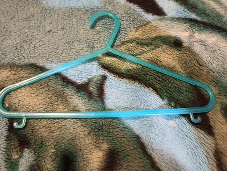 Vešiak, do skrine,pouzivany, 