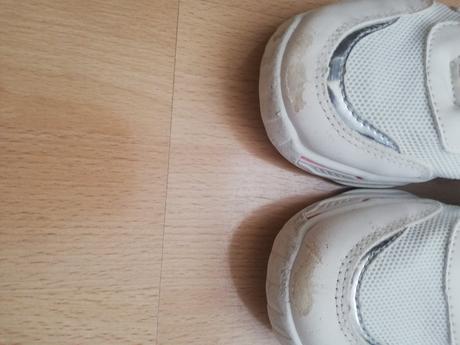 Dievcenske botasky, 33