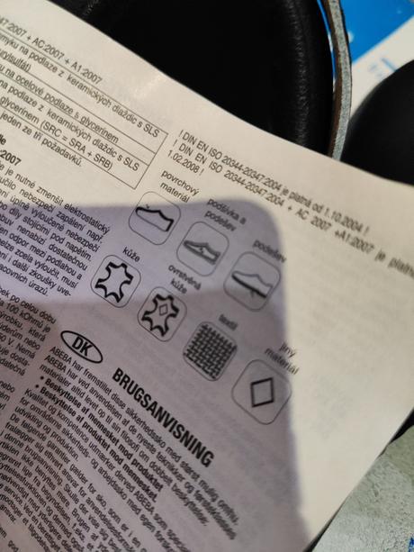 Kožené šľapky, sandále, 37