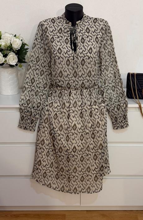 Luxusné šaty vila - elegantný vzor, 36