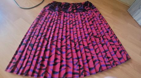 Sukňa cyklamenova, 42