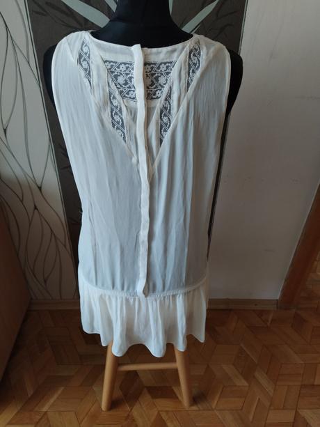 Dlhšia blúzka s volanom., l