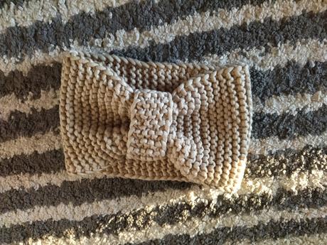 Béžová čelenka, s