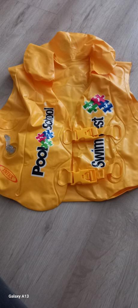 Nafukovacia plavacia vesta,