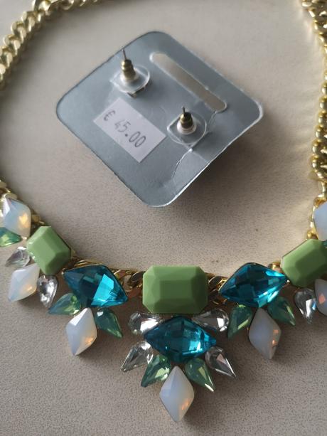 Náhrdelník s náušnicami, 