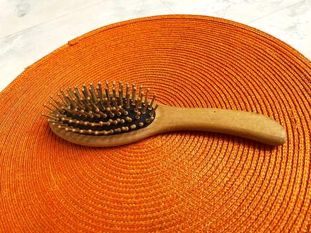 Naturálna drevená kefa,