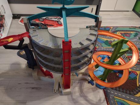 Hot wheels mega garáž, 