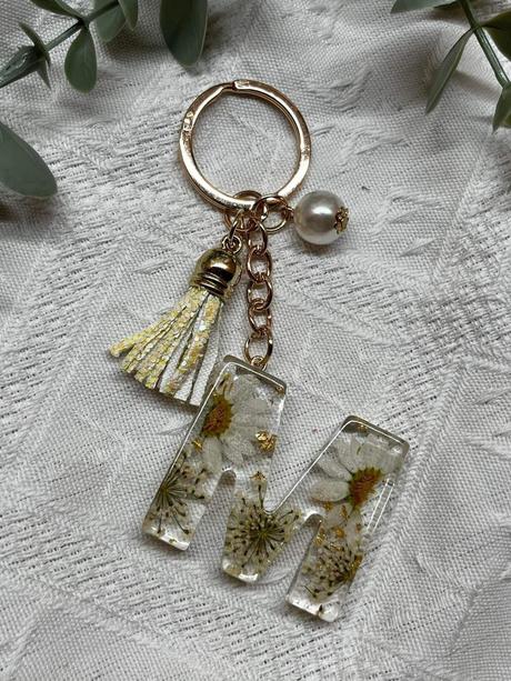 Ručne vyrobené živicové kľúčenky, 