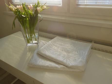 Závesy bielo perleťové vzorované, 