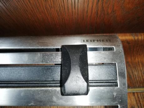 Držiak na kuchynské utierky, fólie, alobal,