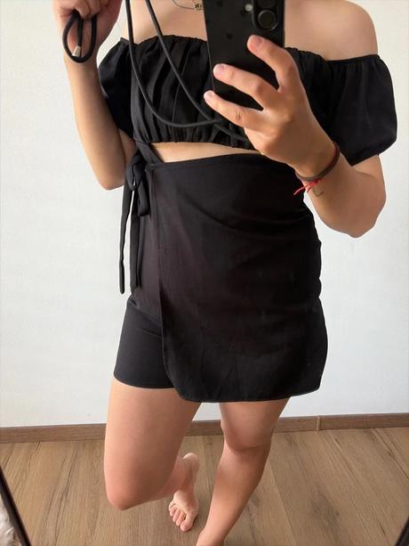 Čierny letný overal, 38