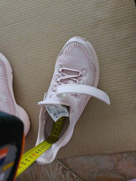 Balík topánok 33, 33