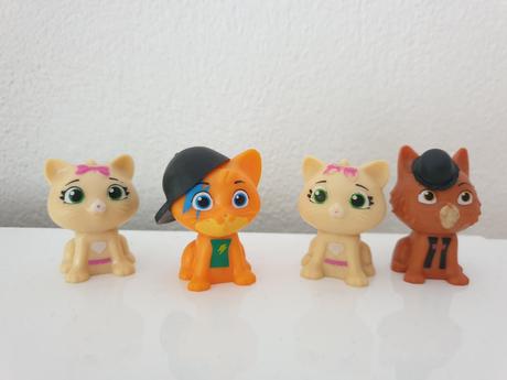 Postavičky 44 koček (mačiek),